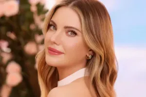 “Yasak elma”nın ulduzu ana oldu