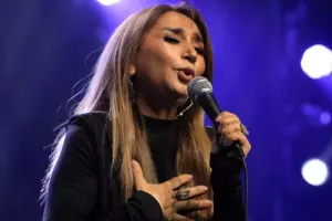 Elnarə fransız dilində ifasından danışdı