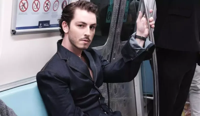 Boran metroda fotosessiya etdirdi