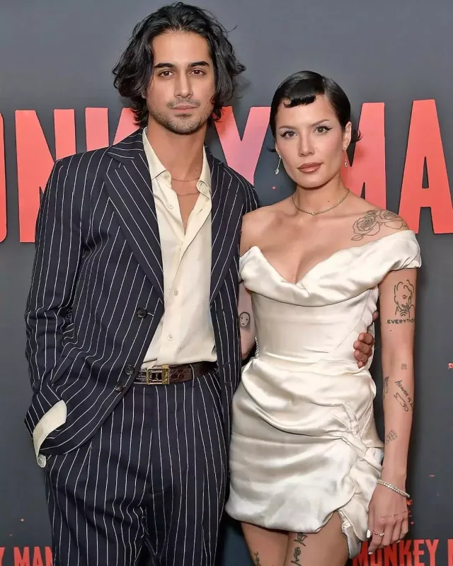 Helsi sevgilisiylə qalada