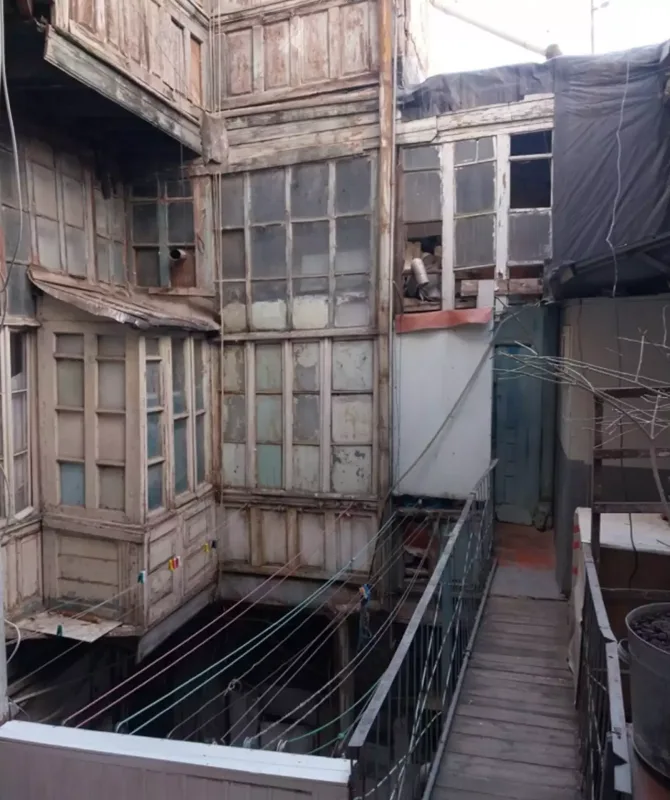 Aktyorun mənzilinin döşəməsi çökdü - Çətin vəziyyətdədir!