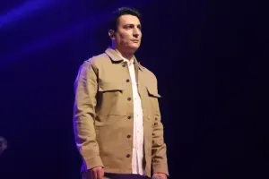 “Şeirlərimi səsləndirməyini çox istəyirəm”