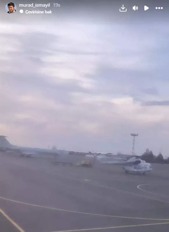 “Təyyarədə huşunu itirib yerə yıxıldı”