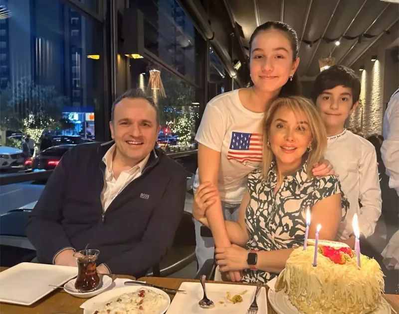 45 yaşını ailəsi ilə qeyd etdi