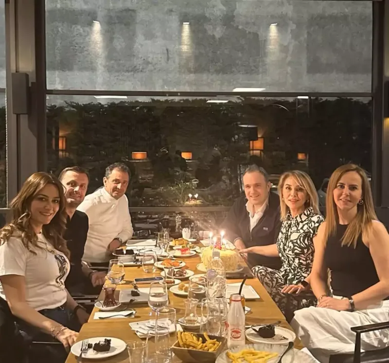 45 yaşını ailəsi ilə qeyd etdi