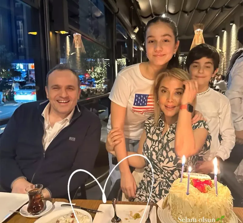 45 yaşını ailəsi ilə qeyd etdi