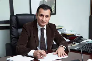 “Tamaşaçısınızsa, tamaşaçı yerinizdə oturun”