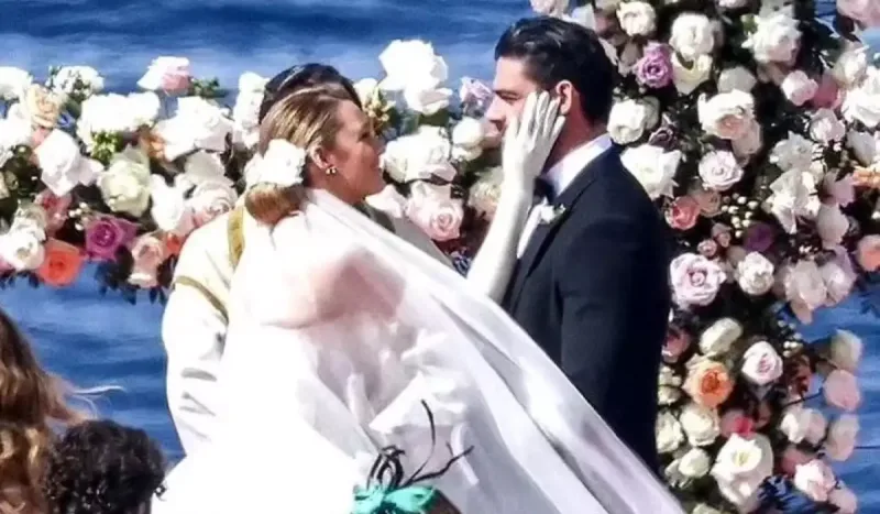 Mikelle və Bleyk tərəf müqabili oldular