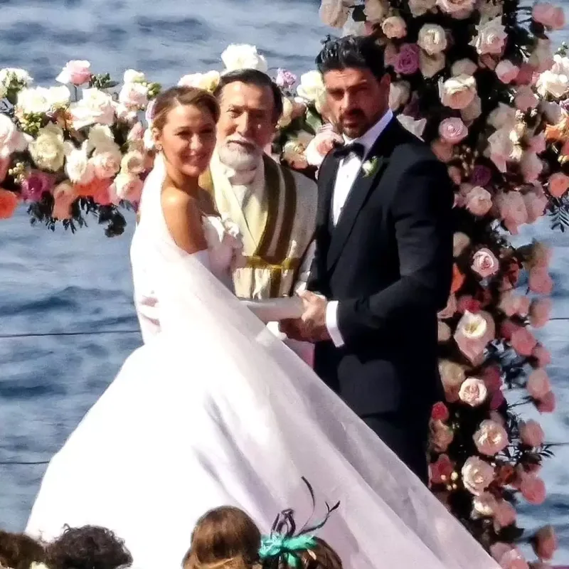 Mikelle və Bleyk tərəf müqabili oldular