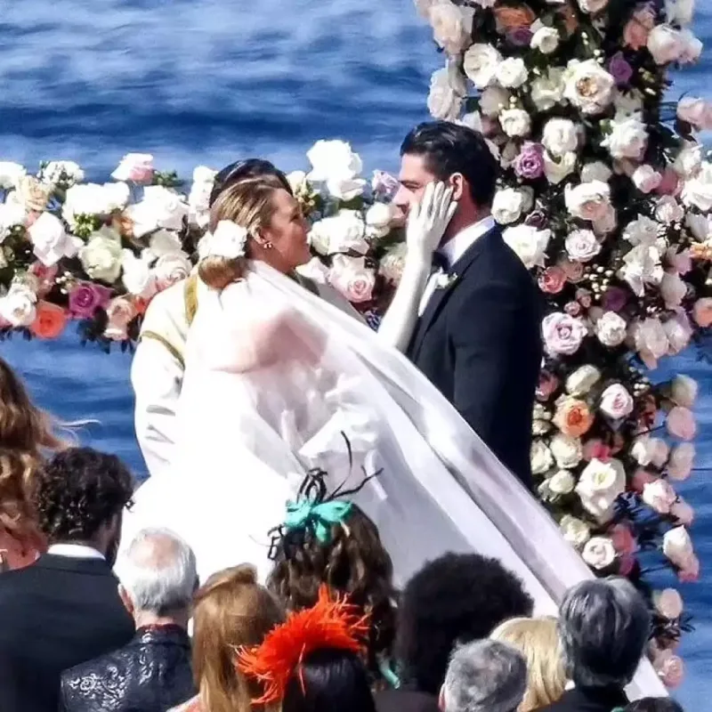 Mikelle və Bleyk tərəf müqabili oldular