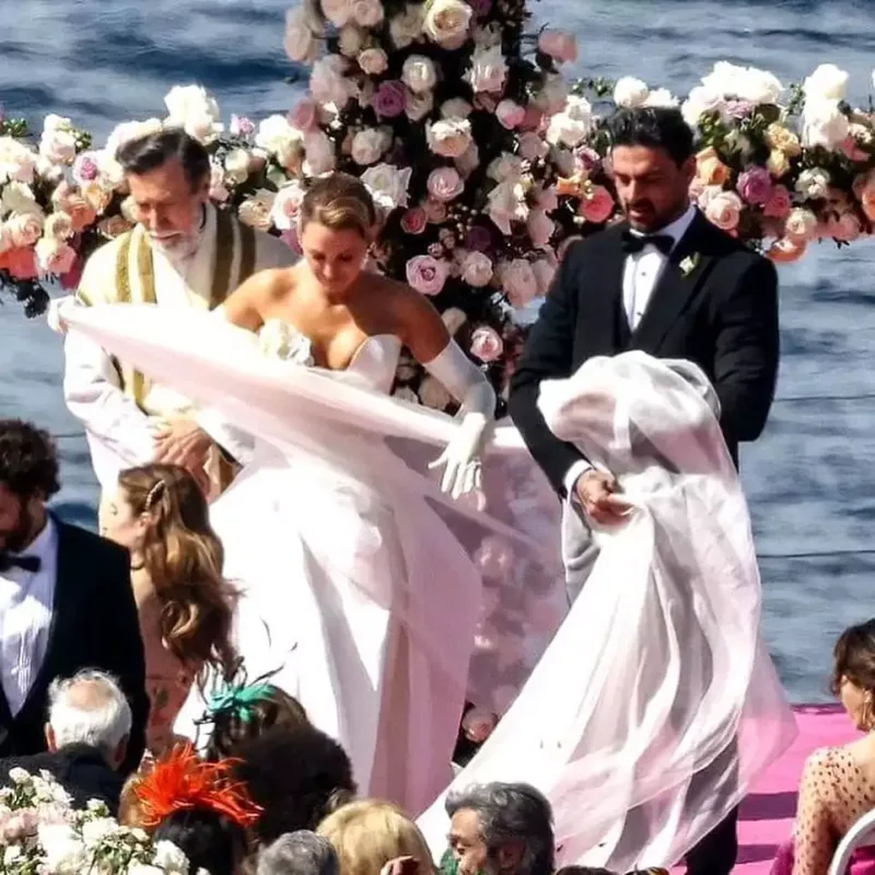 Mikelle və Bleyk tərəf müqabili oldular