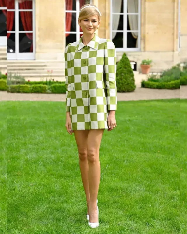 Zendaya qalaya 3 libasda qatıldı