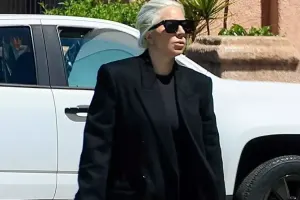 Ledi Qaqa küçədə görüntüləndi