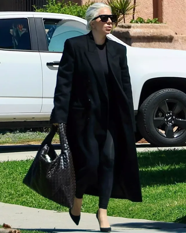 Ledi Qaqa küçədə görüntüləndi