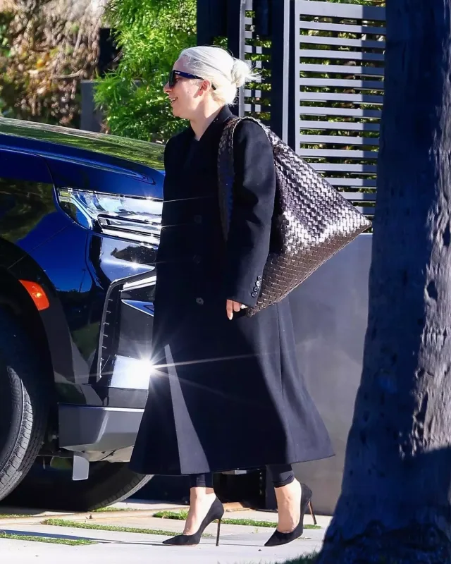 Ledi Qaqa küçədə görüntüləndi