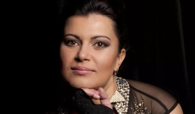 Əməkdar artist vəzifəsindən azad edildi