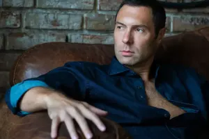 Əməkdar artist intihar etdi