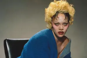 Rihannadan dərgi üçün qeyri-adi fotolar