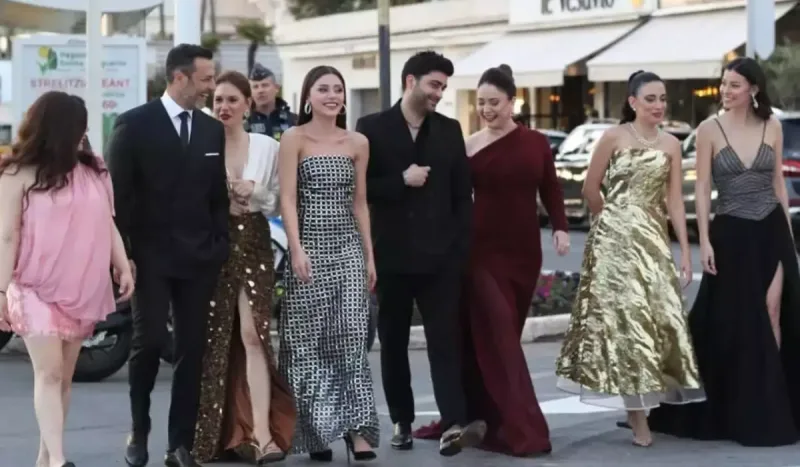 “Kızılcık şerbeti” aktyorları Kann küçələrində