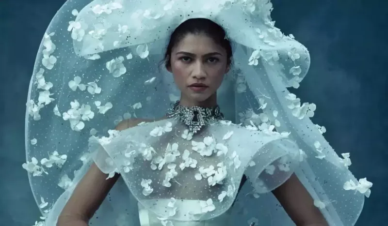 Zendaya gəlinlik geyindi