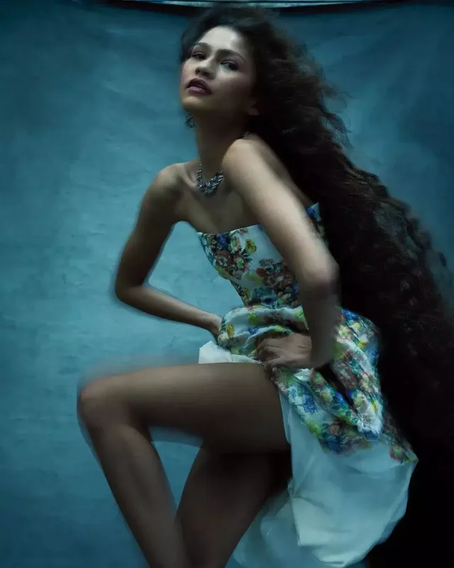 Zendaya gəlinlik geyindi