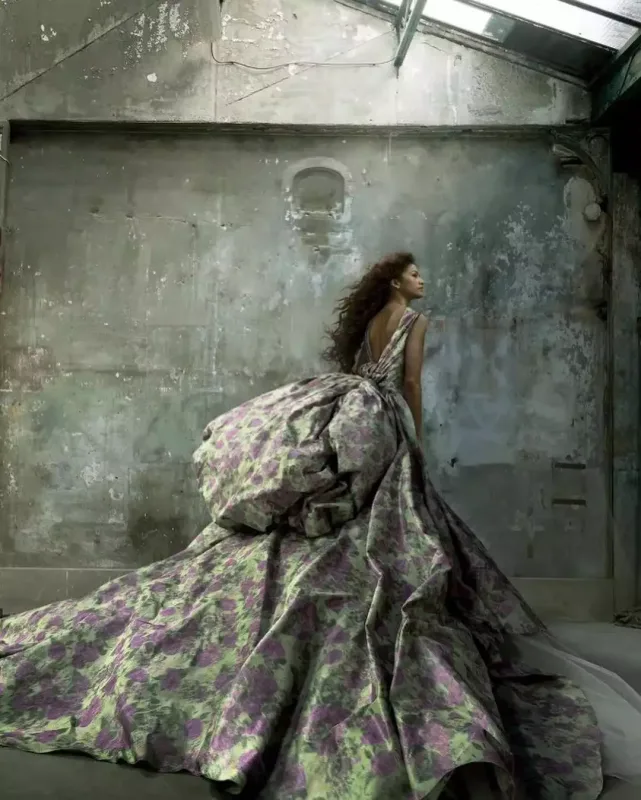 Zendaya gəlinlik geyindi