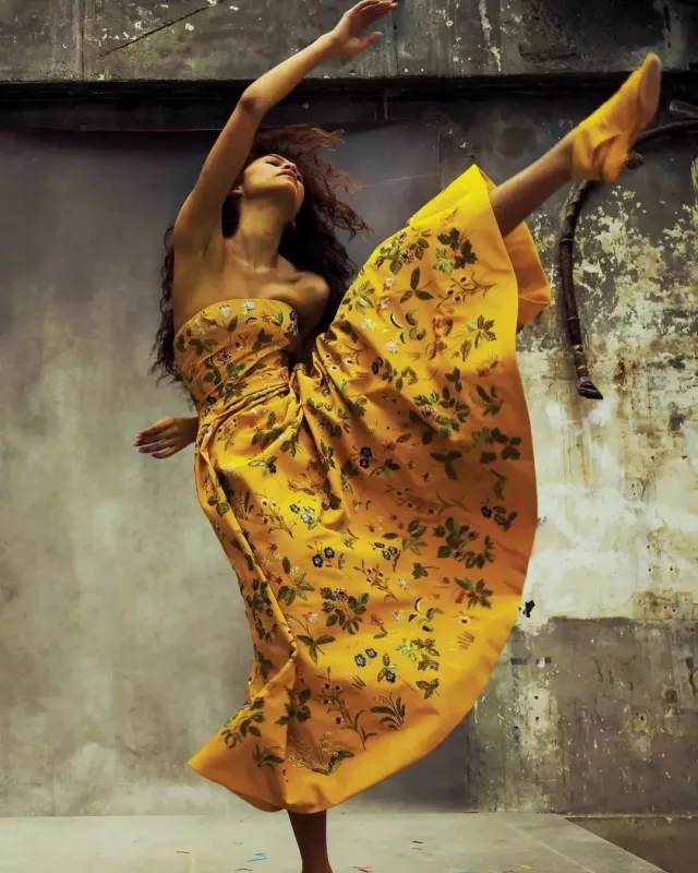 Zendaya gəlinlik geyindi