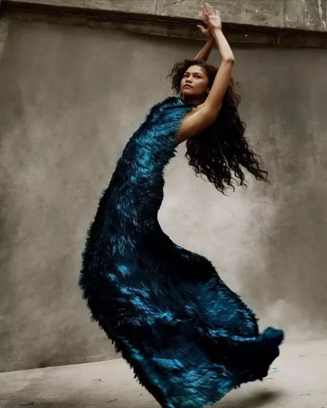 Zendaya gəlinlik geyindi