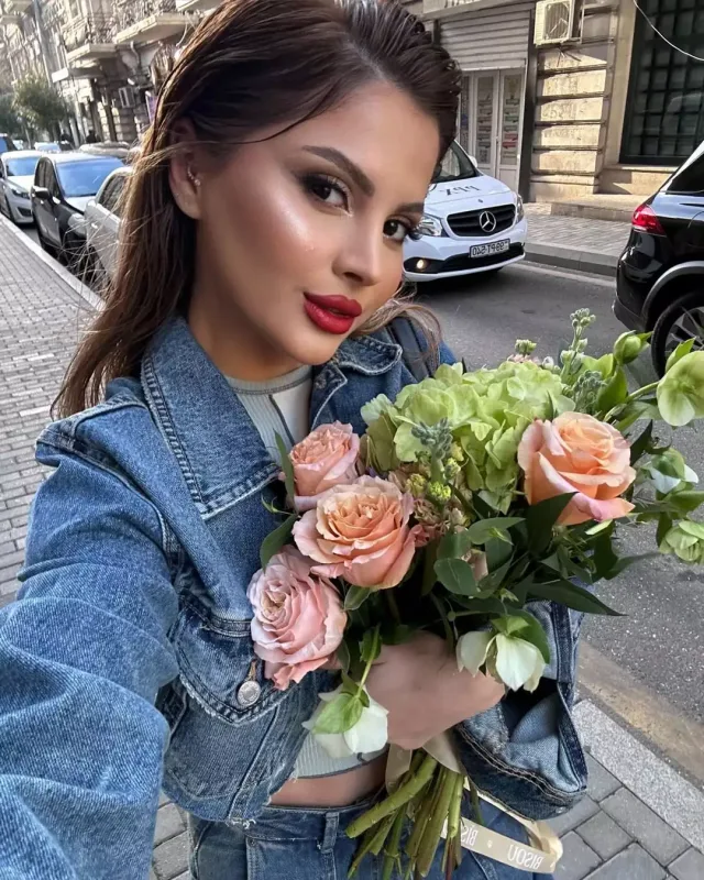 Uşaqlıq fotosunu paylaşdı