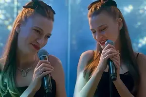 Serenaya məşhur məkandan təklif