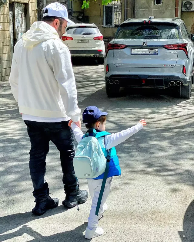 Elnur oğlu ilə fotolarını paylaşdı