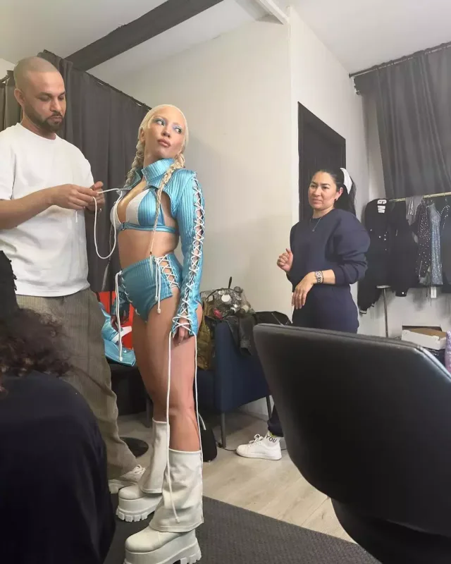 Ecenin bu paltarı müzakirə yaratdı