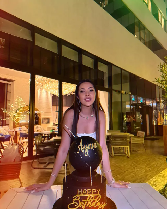 Ad gününü Dubayda qeyd etdi