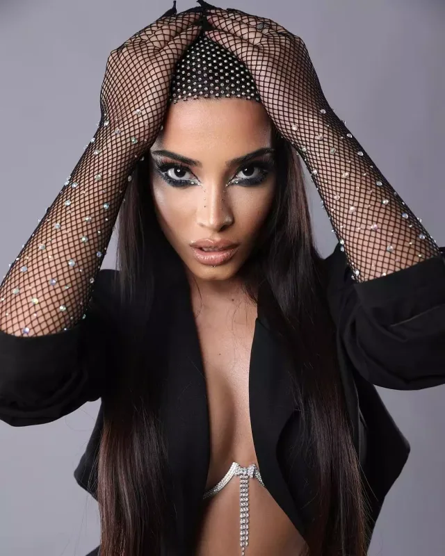 Səmra adını dəyişdi