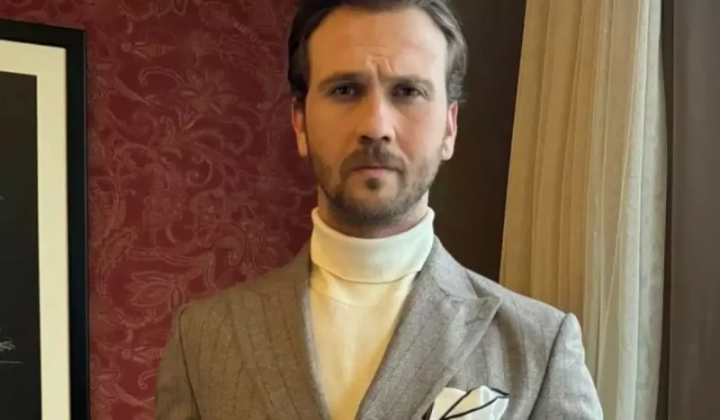 Aras “Gaddar”ın ulduzu ilə sevgilidir