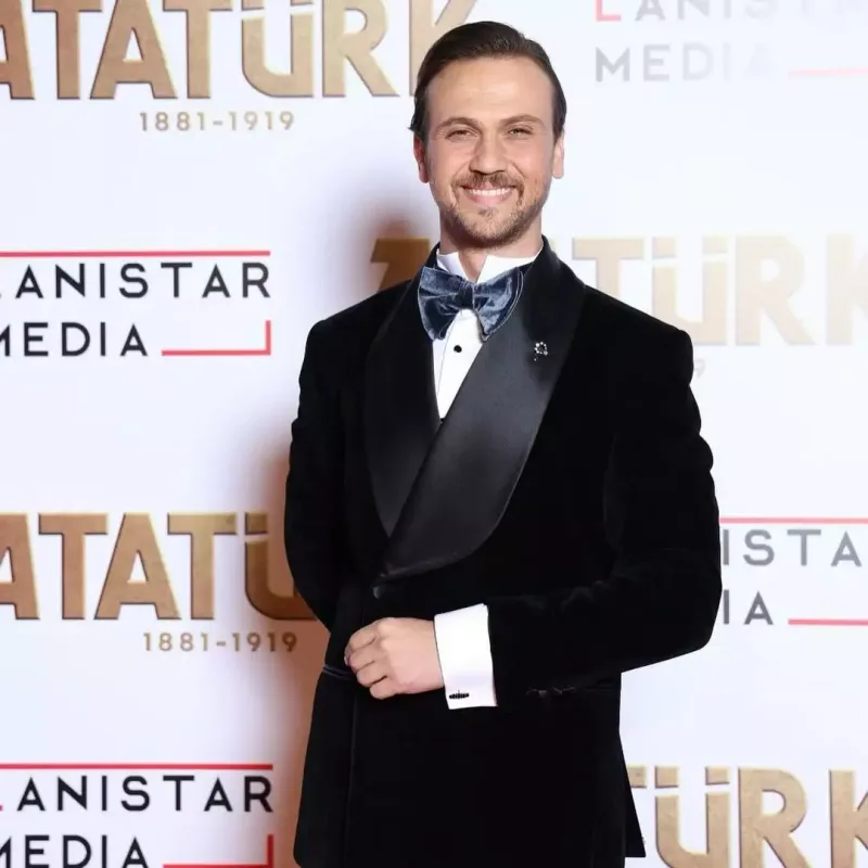 Aras “Gaddar”ın ulduzu ilə sevgilidir