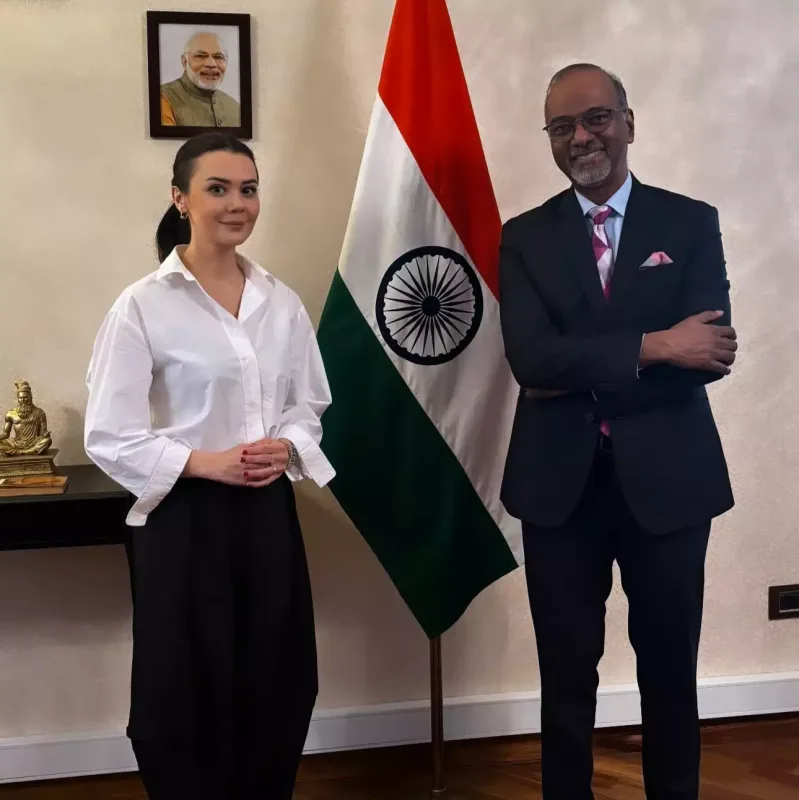 Oksana Hindistanın səfiriylə