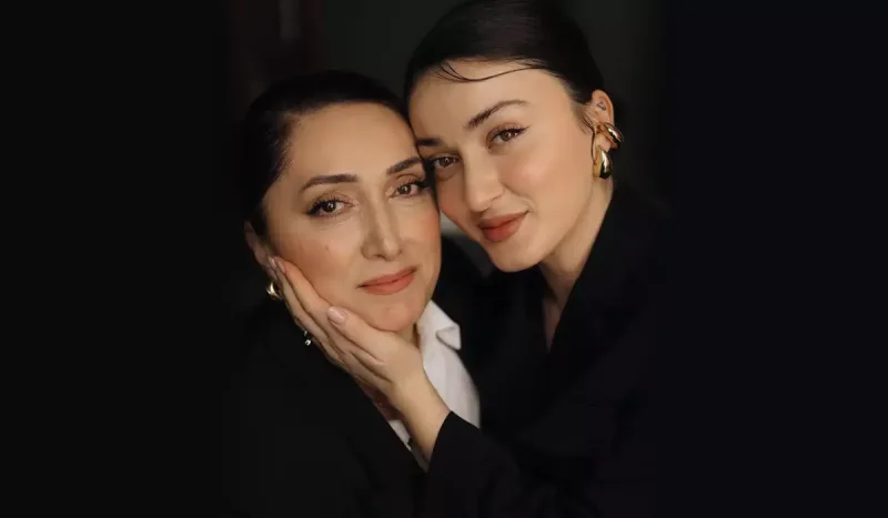 Günel ilk dəfə anasını göstərdi