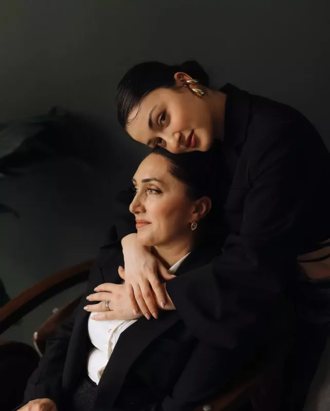 Günel ilk dəfə anasını göstərdi