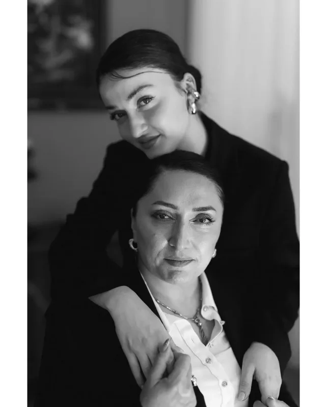 Günel ilk dəfə anasını göstərdi