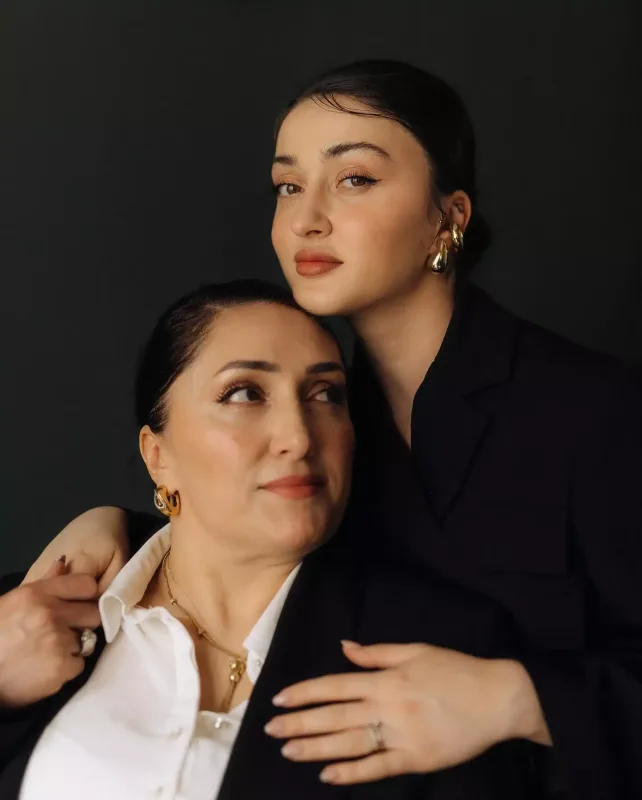 Günel ilk dəfə anasını göstərdi