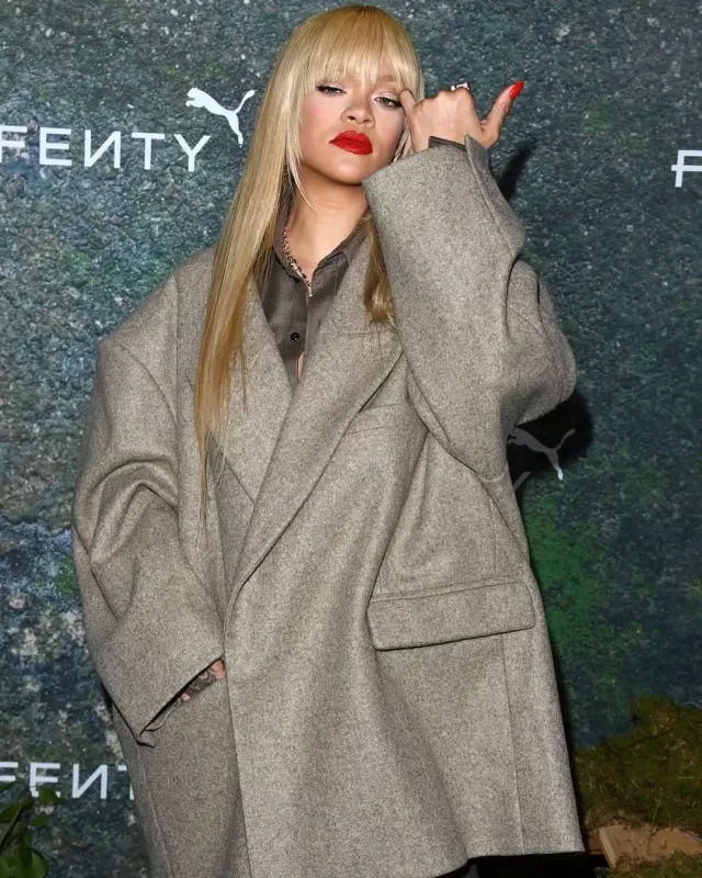 Rihanna yenə fərqli görünüşdə…