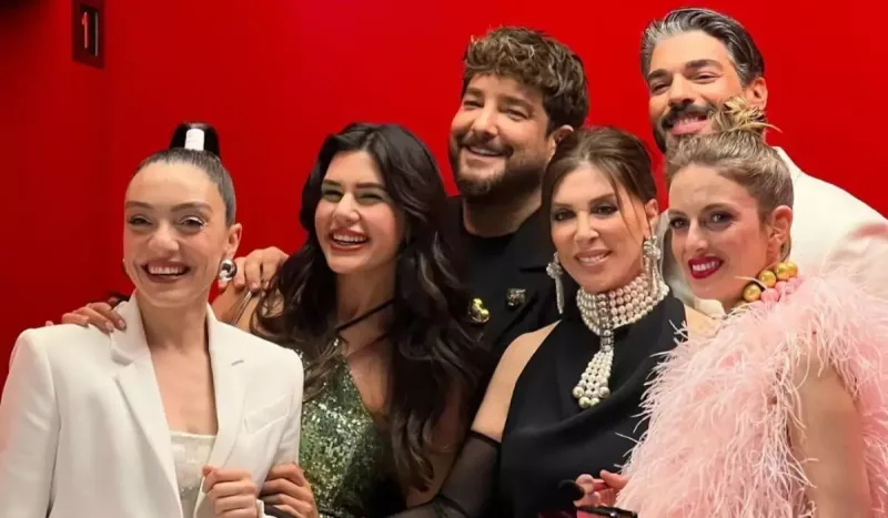 Nebahat Çehre gənc ulduzlarla