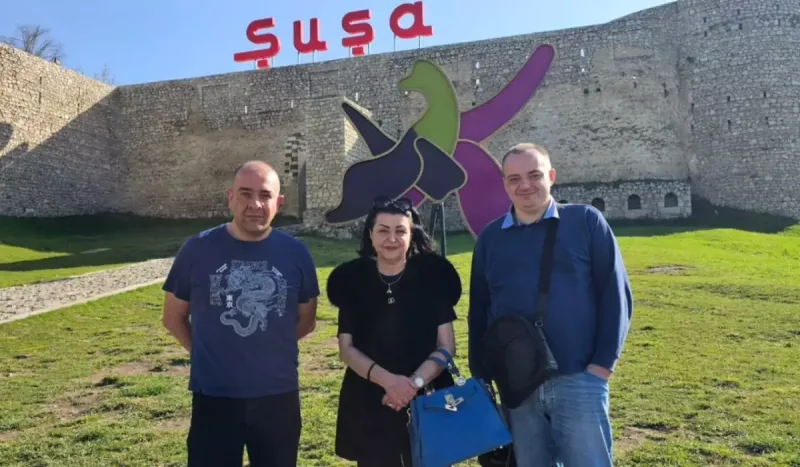 Firəngiz Mütəllimova ailə üzvləriylə Qarabağda