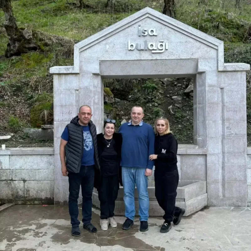Firəngiz Mütəllimova ailə üzvləriylə Qarabağda