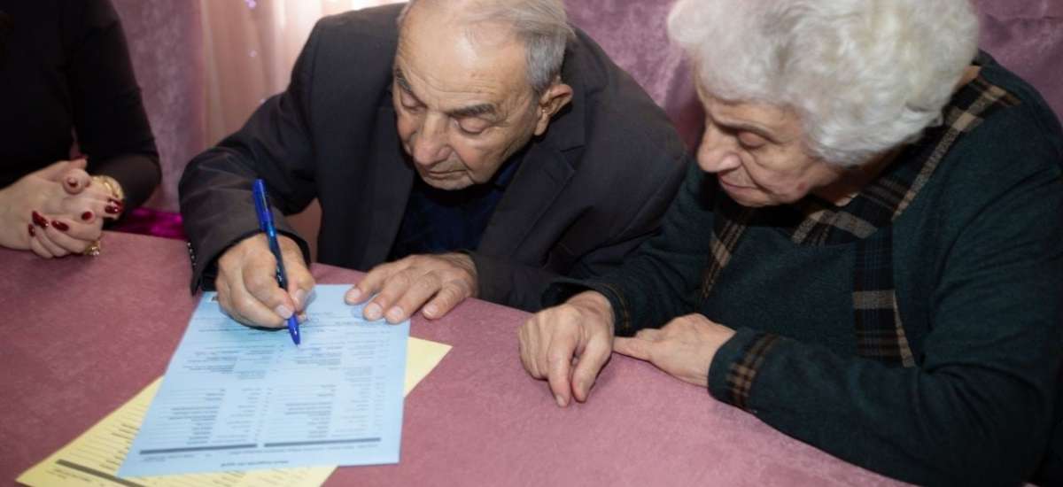 Birinin 87, digərinin 78 yaşı var- Bakıda evləndilər