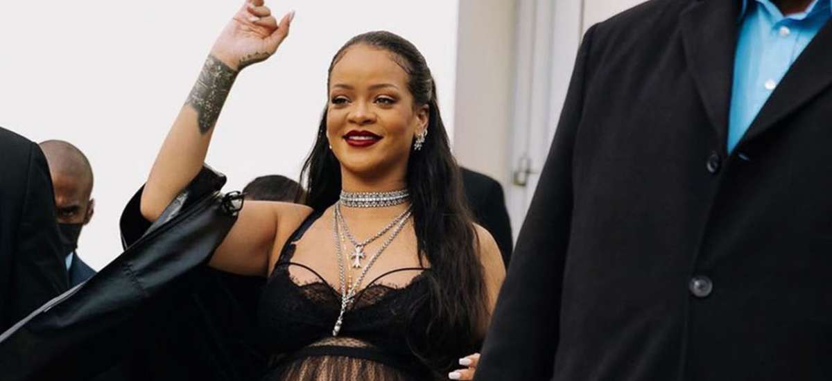 Rihanna moda gecəsinə bu tərzdə gəldi