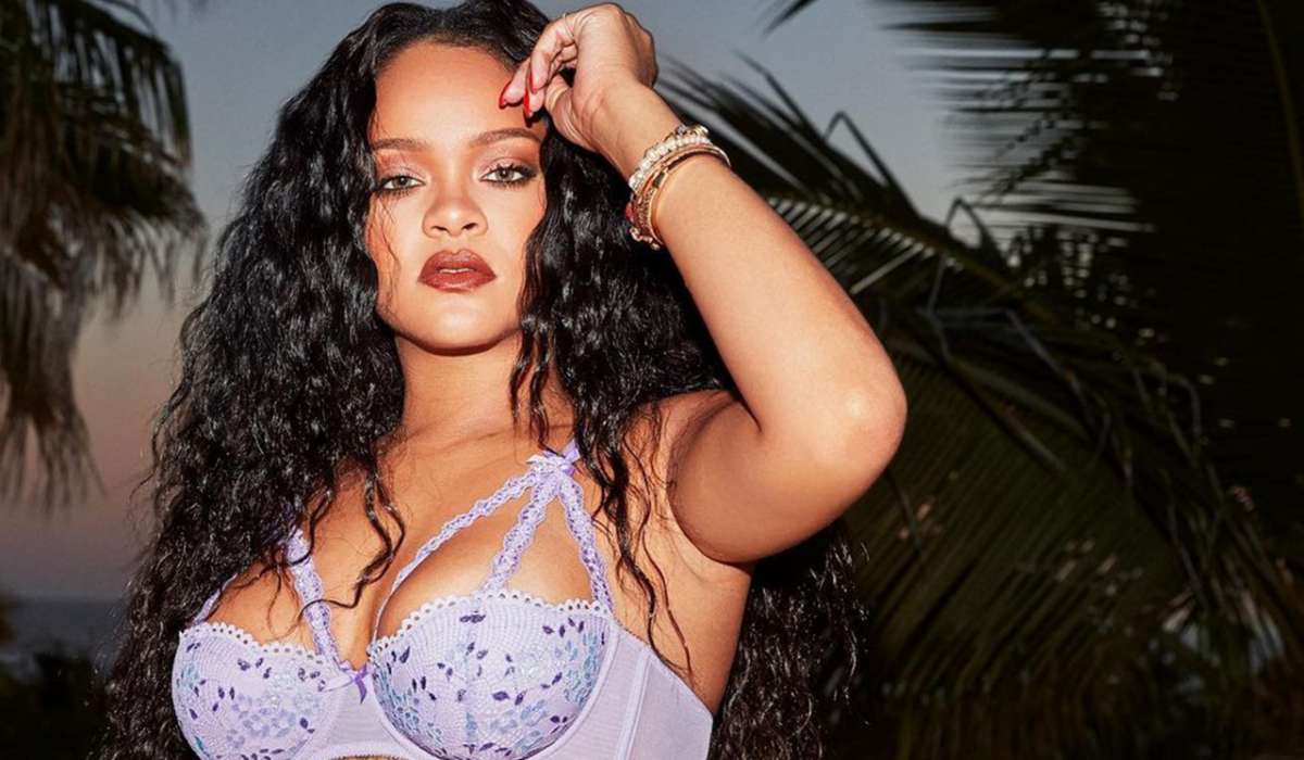 Rihanna daha bir brend açır