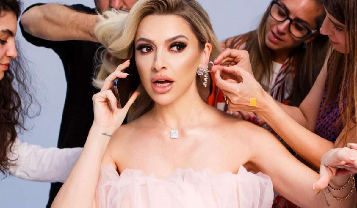 Hadise iki reklamla rekord məbləğ qazandı