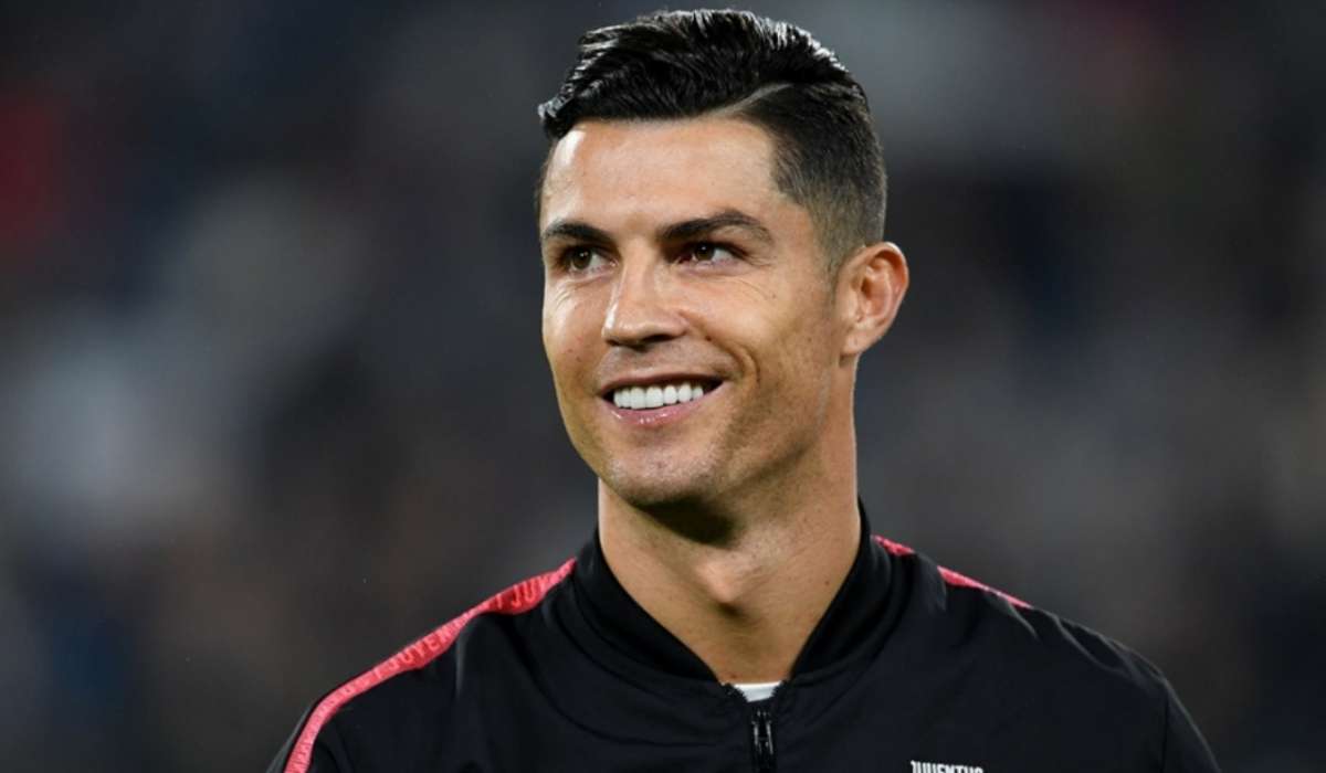 Ronaldonun köynəyi Türkiyə üçün satışa çıxarıldı